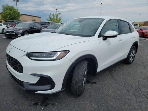 Platinum White Pearl 2027 Honda HR-V LX