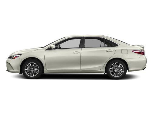 Super White 2017 Toyota Camry SE