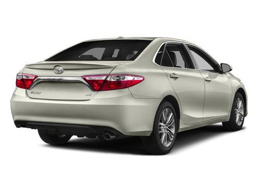 Super White 2017 Toyota Camry SE