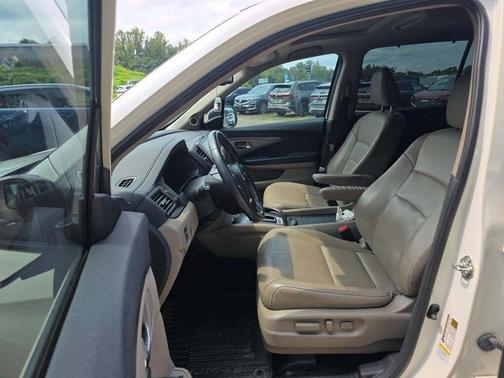White Diamond Pearl 2016 Honda Pilot EX-L