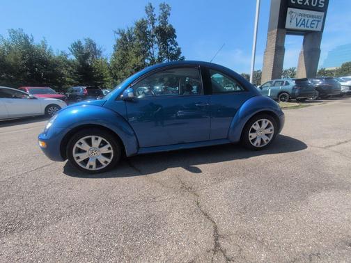 Blue 2003 Volkswagen New Beetle GLS