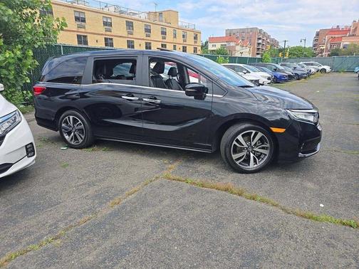 Crystal Black Pearl 2024 Honda Odyssey Touring