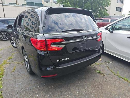 Crystal Black Pearl 2024 Honda Odyssey Touring
