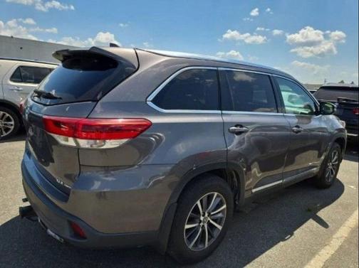 Predawn Gray Mica 2018 Toyota Highlander XLE