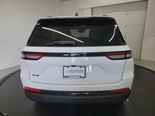 Bright White Clearcoat 2022 Jeep Grand Cherokee Altitude