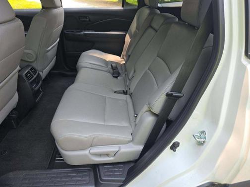 Platinum White Pearl 2022 Honda Passport AWD EX-L