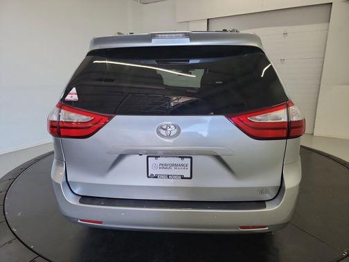 Celestial Silver Metallic 2019 Toyota Sienna XLE