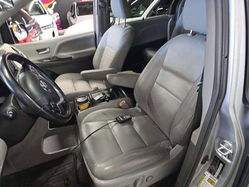 Celestial Silver Metallic 2019 Toyota Sienna XLE