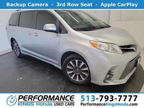Celestial Silver Metallic 2019 Toyota Sienna XLE