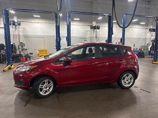 Ruby Red Metallic Tinted Clearcoat 2017 Ford Fiesta SE