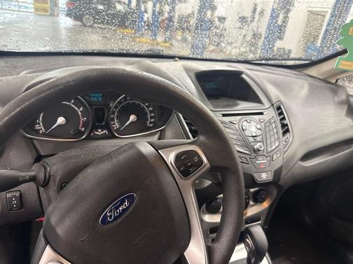 Ruby Red Metallic Tinted Clearcoat 2017 Ford Fiesta SE