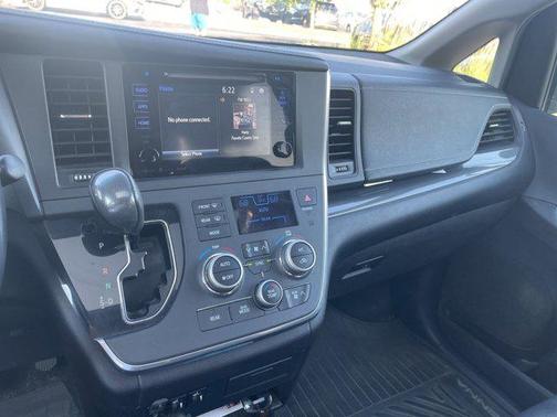 2017 Toyota Sienna SE