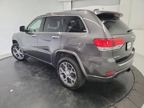 Granite Crystal Metallic Clearcoat 2019 Jeep Grand Cherokee Overland