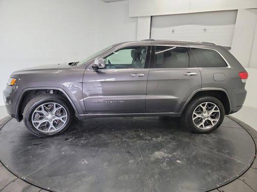 Granite Crystal Metallic Clearcoat 2019 Jeep Grand Cherokee Overland