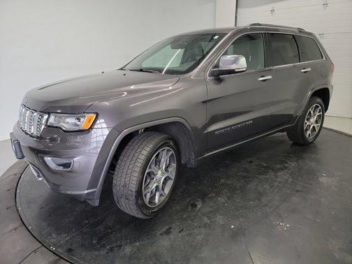 Granite Crystal Metallic Clearcoat 2019 Jeep Grand Cherokee Overland