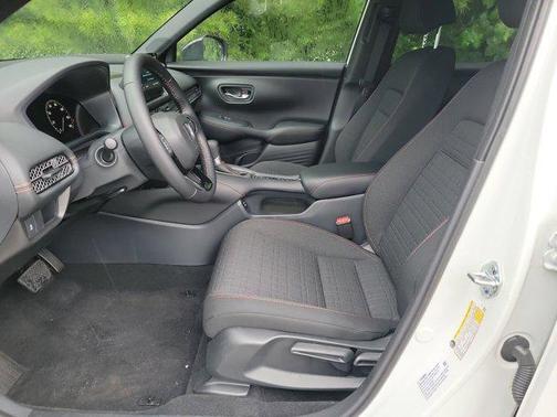Platinum White Pearl 2027 Honda HR-V Sport