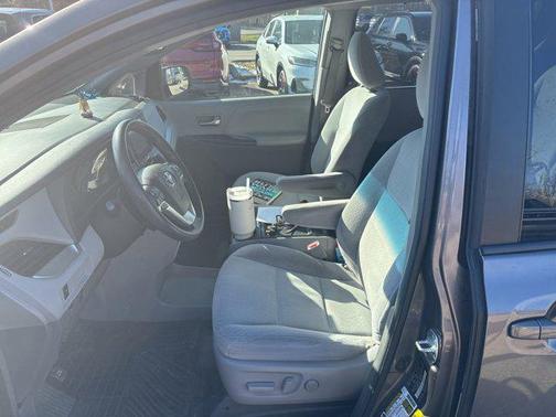 2016 Toyota Sienna LE