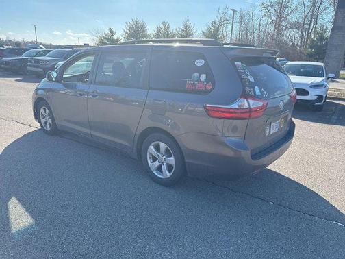 2016 Toyota Sienna LE