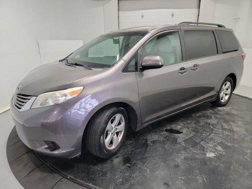 2016 Toyota Sienna LE