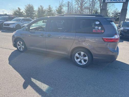 2016 Toyota Sienna LE