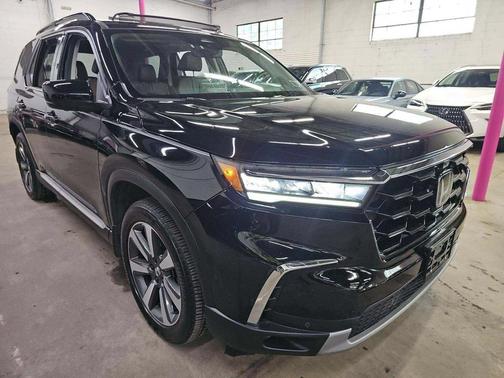 Crystal Black Pearl 2023 Honda Pilot AWD Elite
