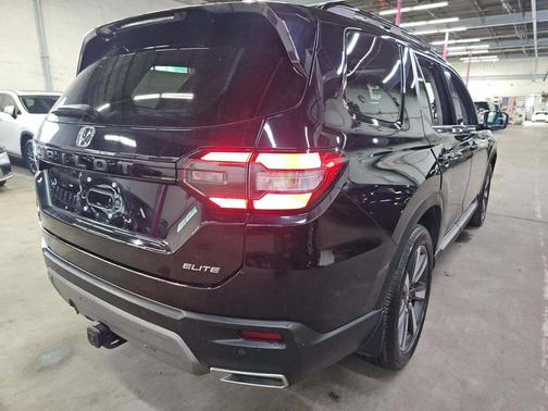 Crystal Black Pearl 2023 Honda Pilot AWD Elite