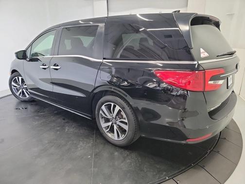 Crystal Black Pearl 2023 Honda Odyssey Touring