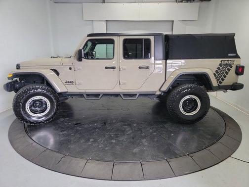 Limited Edition Gobi Clearcoat 2022 Jeep Gladiator Sport S