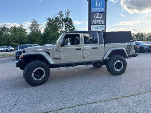 Limited Edition Gobi Clearcoat 2022 Jeep Gladiator Sport S