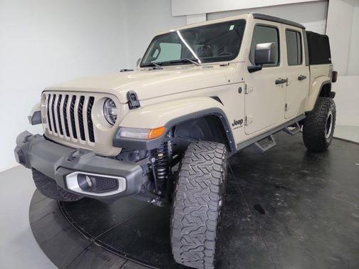 Limited Edition Gobi Clearcoat 2022 Jeep Gladiator Sport S