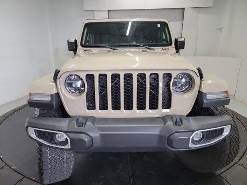 Limited Edition Gobi Clearcoat 2022 Jeep Gladiator Sport S