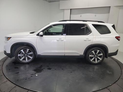 Platinum White Pearl 2025 Honda Pilot Touring 8-Passenger