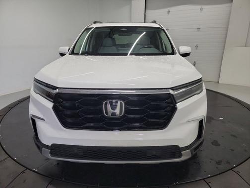 Platinum White Pearl 2025 Honda Pilot Touring 8-Passenger