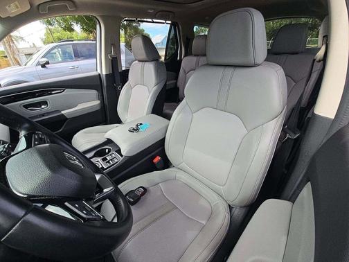 Platinum White Pearl 2025 Honda Pilot Touring 8-Passenger