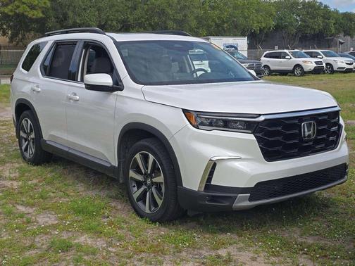 Platinum White Pearl 2025 Honda Pilot Touring 8-Passenger
