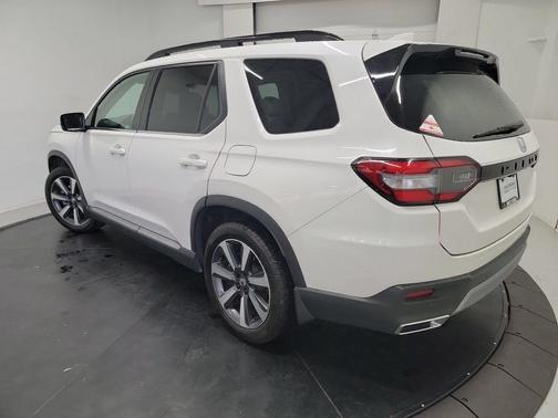 Platinum White Pearl 2025 Honda Pilot Touring 8-Passenger