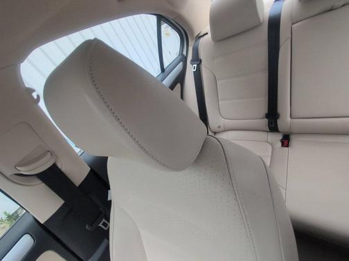 Candy White 2012 Volkswagen Jetta TDI