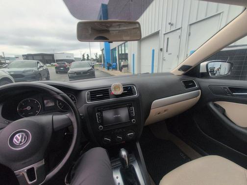 Candy White 2012 Volkswagen Jetta TDI