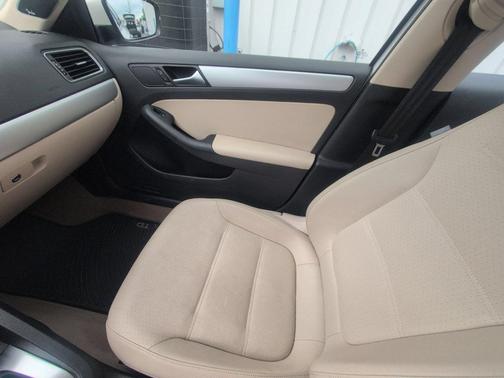 Candy White 2012 Volkswagen Jetta TDI