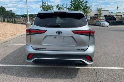 Celestial Silver Metallic 2021 Toyota Highlander XSE
