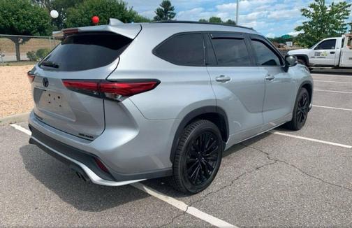 Celestial Silver Metallic 2021 Toyota Highlander XSE