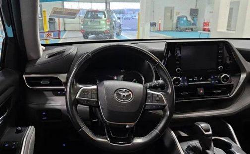 Magnetic Gray Metallic 2020 Toyota Highlander Hybrid XLE