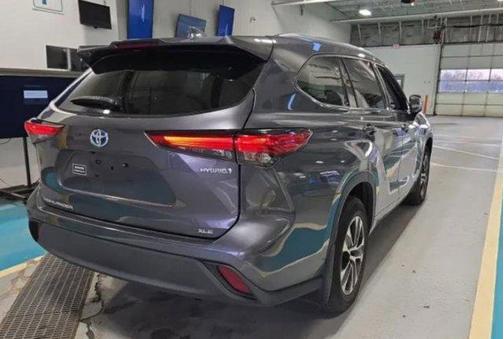 Magnetic Gray Metallic 2020 Toyota Highlander Hybrid XLE