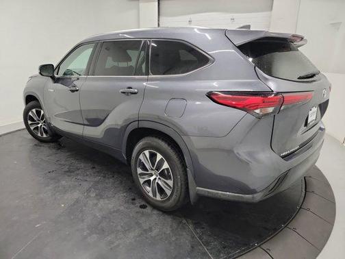 Magnetic Gray Metallic 2020 Toyota Highlander Hybrid XLE