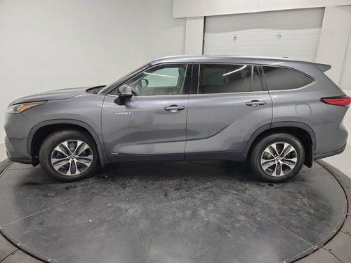 Magnetic Gray Metallic 2020 Toyota Highlander Hybrid XLE
