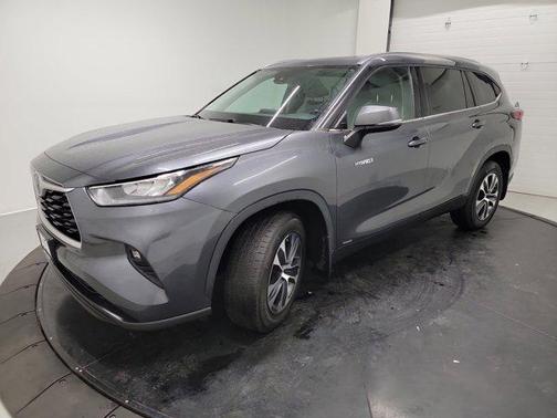 Magnetic Gray Metallic 2020 Toyota Highlander Hybrid XLE