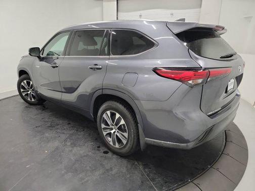 Magnetic Gray Metallic 2020 Toyota Highlander Hybrid XLE