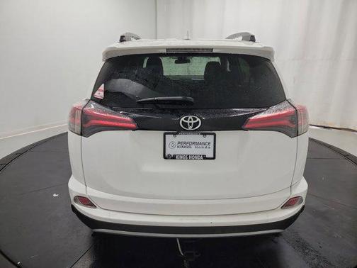 2017 Toyota RAV4 SE