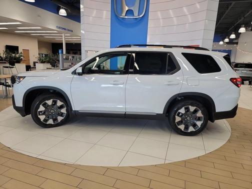 Platinum White Pearl 2026 Honda Pilot Touring 8-Passenger
