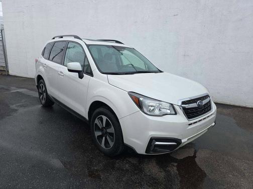 Crystal White Pearl 2018 Subaru Forester 2.5i Premium